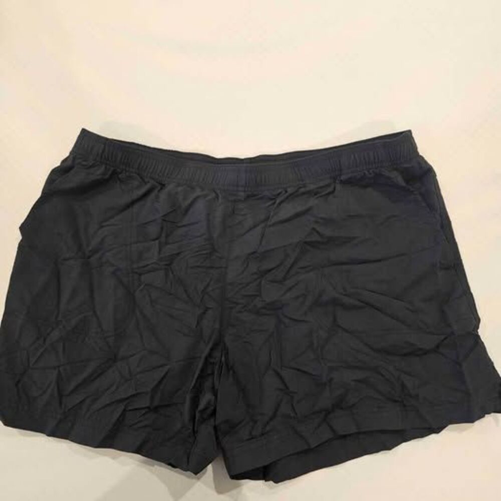 2 pairs of Xl women's shorts. Columbia and Nike
